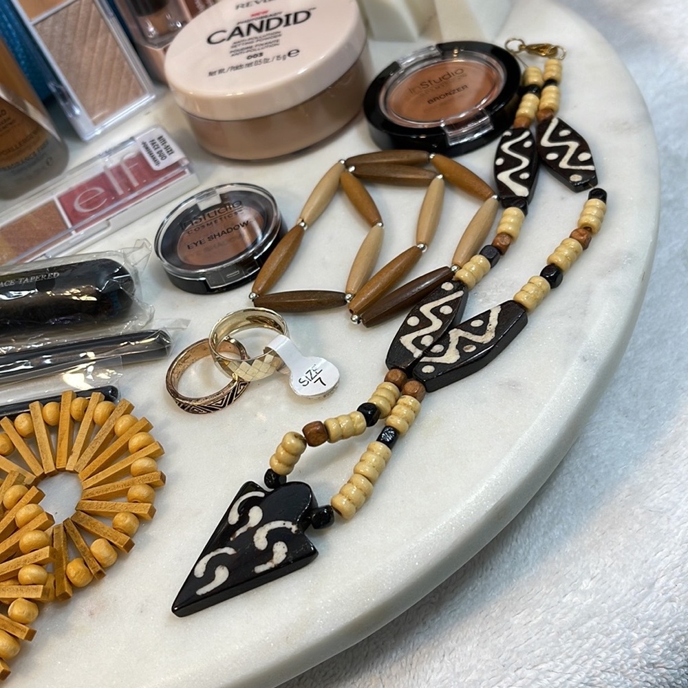 MAKUP - Picture 10 of 10